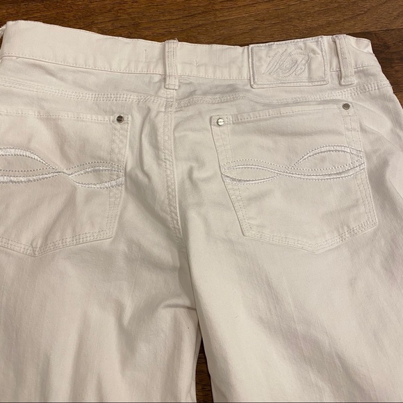 WHBM NOIR WHITE JEAN CAPRI PANTS - Picture 6 of 7